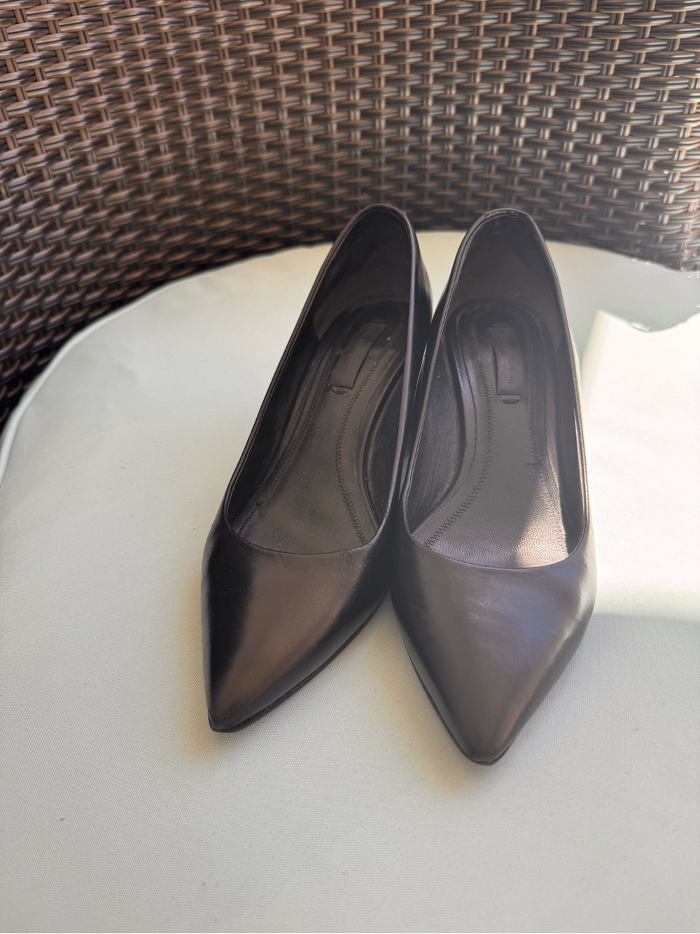 Classic Black Pointed-Toe Women's Pump